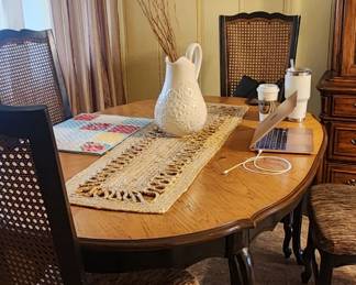 Dining Table w/4 Chairs