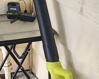 Ryobi Cordless Blower w/battery charger 
