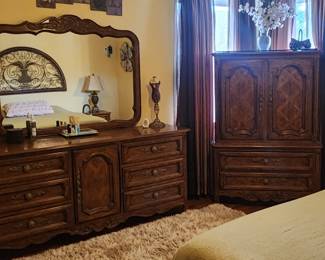 Nice bedroom furniture (dresser, mirror, armoire, 2 bedside tables)