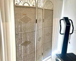 White wicker screen