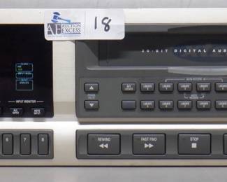 ALESIS ADAT XT 20 20 BIT DIGITAL AUDIO RECORDER