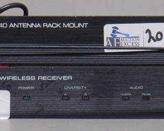 LOT OF 2 SHURE INCLUDING WM440 ANTENNA RACK MOUNT, L4 DIVERSITY WIRELESS RECEIVER