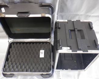 LOT OF 2 EQUIPMENT CASES (22X16X18, 17X16X20.5)