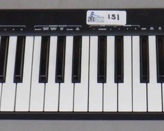 ROLAND G800 SYNTHESIZER