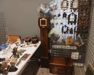 Lots of vintage clock parts
