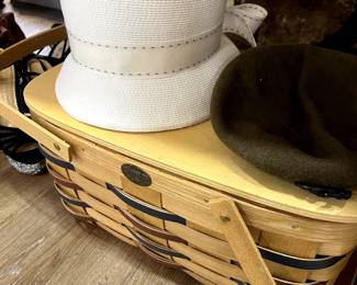 Pic-pic basket and it has custom made pyrex inside.  