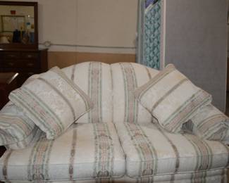 LOVE SEAT