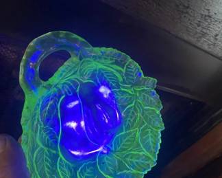 uranium/vaseline glass