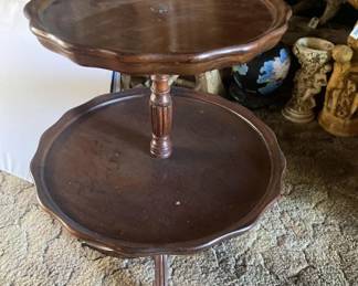 Vintage pie crust table