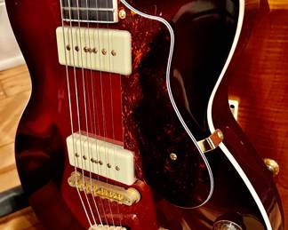 61. Guild Electric Guitar GY190189 ROHS 2002 w/ Case