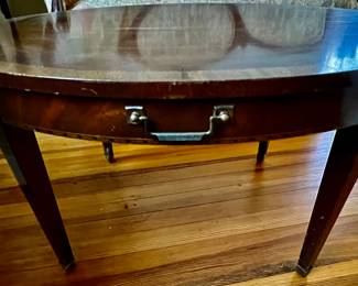 202. Oval Table (32" x 24" x 17")