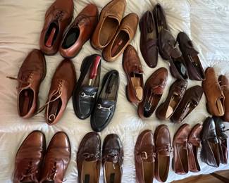 188. Mens Designer Shoes Size 9.5C