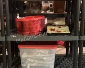 Plano shelving units