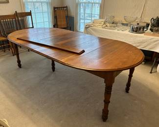 oak dining table with 4 leaves and pads