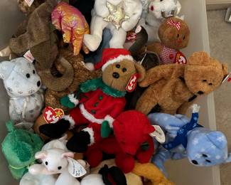 Tuns of beanie babies