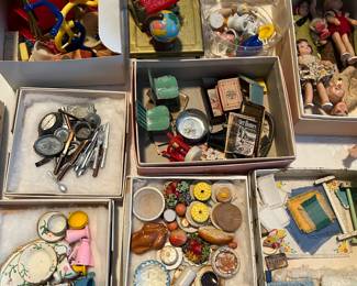 Dollhouse accessories