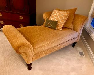 Beautiful Bernhardt Chaise lounge 