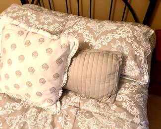 Full size bed linens 