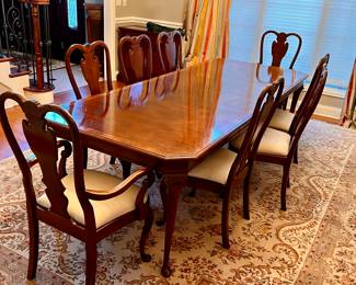 Beautiful Pennsylvania House Cherry Queen Anne dining room table w/8 chairs, 2 leaves and pads. 