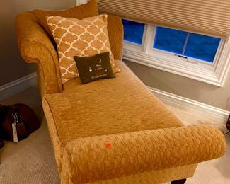 Beautiful Bernhardt Chaise lounge 