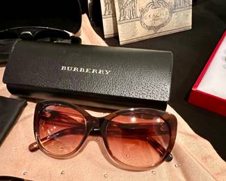 Burberry sunglasses w/case