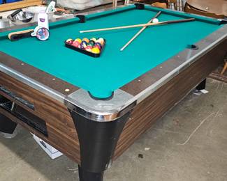 POOL TABLE