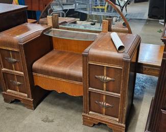 DRESSER