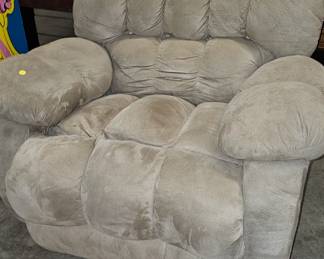 RECLINER CHAIR