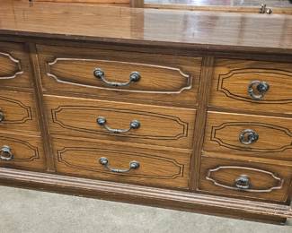 DRESSER