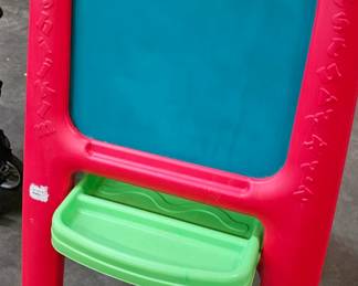 STEP 2 CHILDS'S CHALKBOARD
