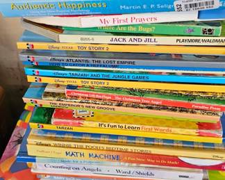 LOT OF CHILDREN'S BOOKS