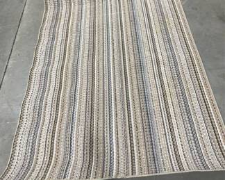 Rug 72 x 54 in