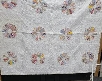 Dresden plate quilt. 78 x 68