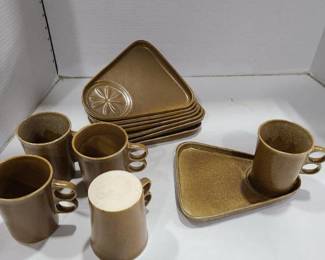 Bennington Potters 8 snack plates with 5 cups