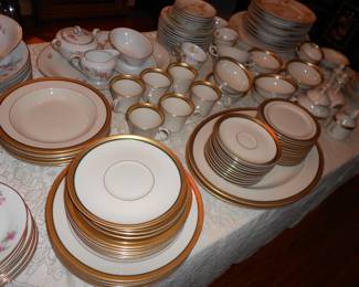 Pickard China (67 pieces) 