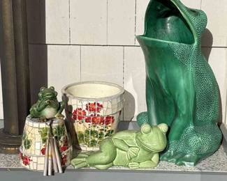 Porcelain Frog Umbrella Stand By Chelsea House 