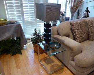 Chrome & glass nesting/side tables, pair of lamps