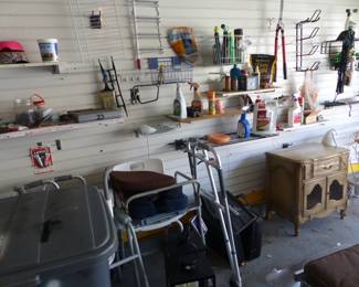 Assorted garage items, 