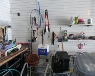 Assorted garage items, 