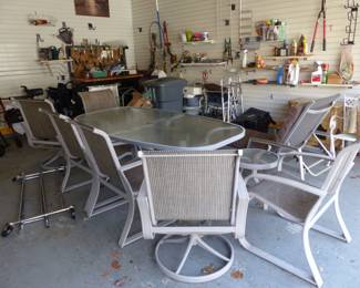 Outdoor table with 6 chairs