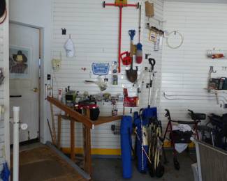 Assorted garage items, 