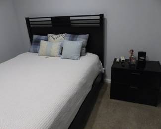 Headboard & bed frame, mattress & box spring, night table