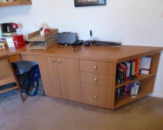 Built-In home office furniture (easy to remove, bring tools)