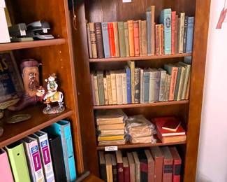 Vintage books including an original set of Wizard of Oz.