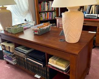 Very nice desk with front storage shelfs.