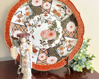 Saji Floral China Plate Hand Carved Geisha