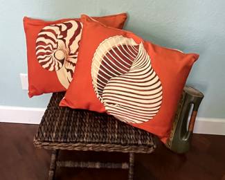 Decorative pillows 