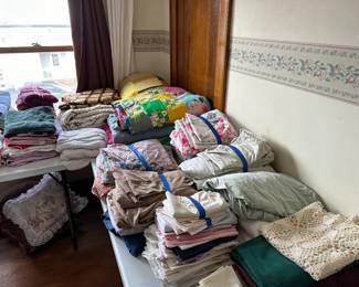 TONS of Linens! Vintage to New! Sheets, Blankets, Towels, Quilts, Table cloths etc... All clean with no rips, tears or stains! 