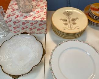 The cubbies in the basement have just revealed totes filled with glass and china! I LOVE the set of Franciscan Plates at the top right of the pic! Also a nice MIOB set of Princess House Glasses! 