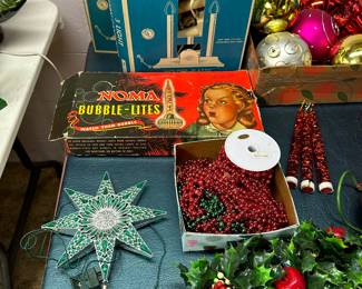 Nice vintage lights! The bubble lights are original!